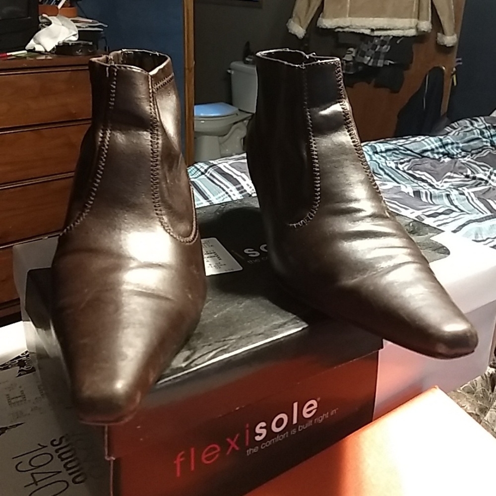 Heeled boots, brown, side zipper